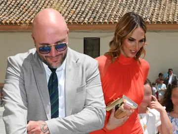 Kiko Rivera e Irene Rosales tras la comunión de su hija Ana Kiko Rivera e Irene Rosales tras la comunión de su hija Ana