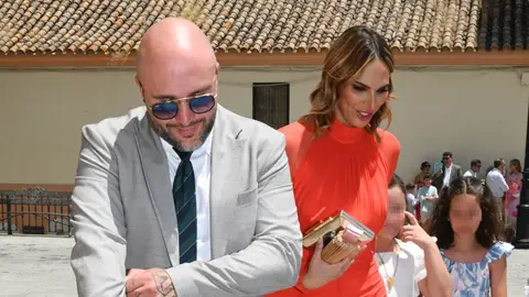 Kiko Rivera e Irene Rosales tras la comunión de su hija Ana Kiko Rivera e Irene Rosales tras la comunión de su hija Ana