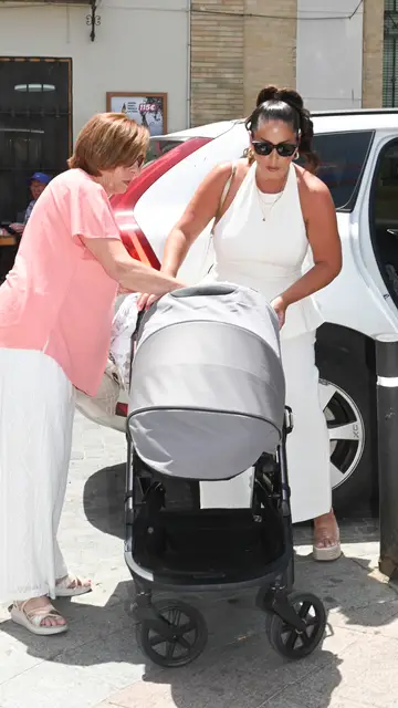 Merchi y Anabel Pantoja con el carrito de Alma Merchi y Anabel Pantoja con el carrito de Alma