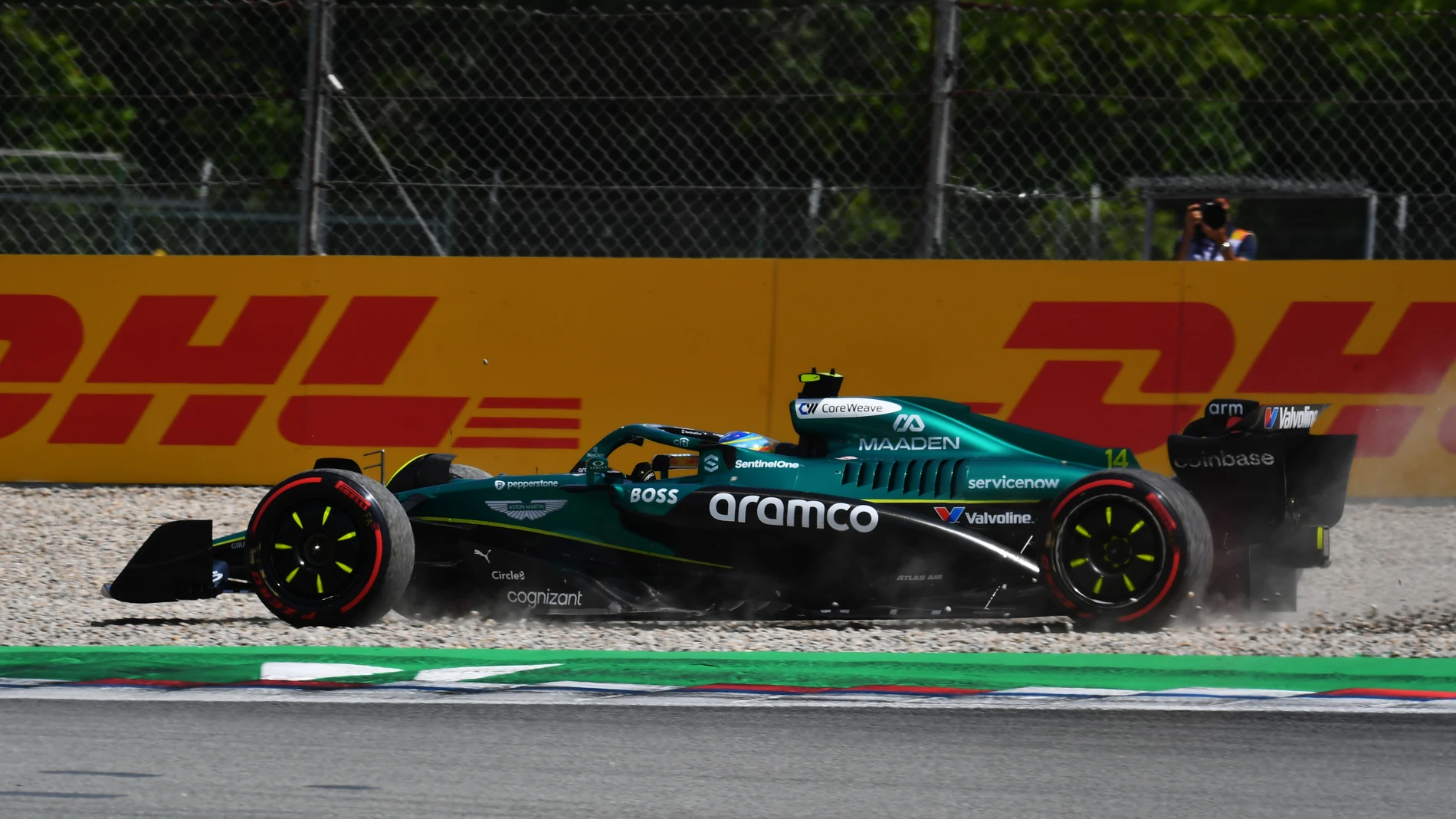Fernando Alonso se sale de la pista durante la carrera del GP de España 2025 Fernando Alonso se sale de la pista durante la carrera del GP de España 2025