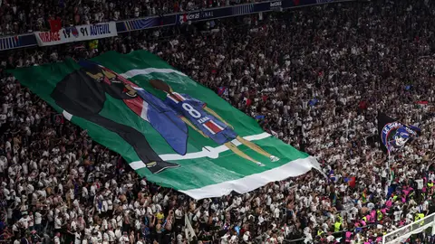 Pancarta de los aficionados del PSG a Xana, la hija de Luis Enrique Pancarta de los aficionados del PSG a Xana, la hija de Luis Enrique