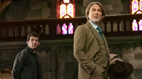 Josh O'Connor y Daniel Craig en Puñales por la espalda: De entre los muertos Josh O'Connor y Daniel Craig en Puñales por la espalda: De entre los muertos