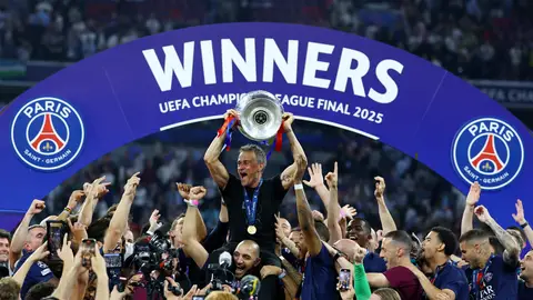Luis Enrique tras ganar la Champions con el PSG Luis Enrique tras ganar la Champions con el PSG