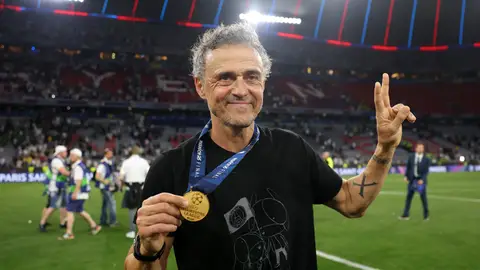 Luis Enrique con la camiseta en honor a Xana Luis Enrique con la camiseta en honor a Xana