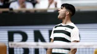 Carlos Alcaraz celebra un punto ante Ben Shelton en octavos de Roland Garros Carlos Alcaraz celebra un punto ante Ben Shelton en octavos de Roland Garros