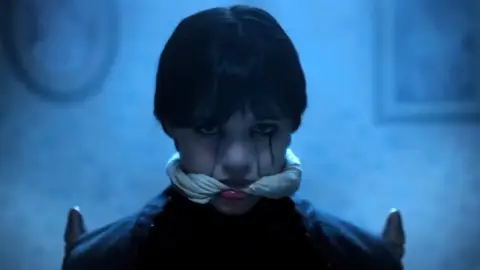 Jenna Ortega en Miércoles temporada 2 Jenna Ortega en Miércoles temporada 2