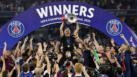 El PSG y Luis Enrique celebran el título de Champions League El PSG y Luis Enrique celebran el título de Champions League