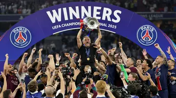 El PSG y Luis Enrique celebran el título de Champions League El PSG y Luis Enrique celebran el título de Champions League