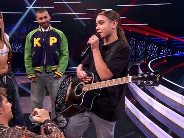 Los coaches de La Voz Kids con Antonio