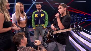 Los coaches de La Voz Kids con Antonio