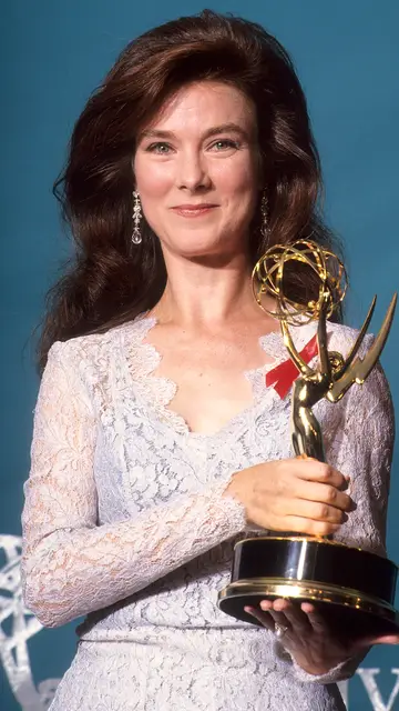 Valerie Mahaffey con su Emmy Valerie Mahaffey con su Emmy