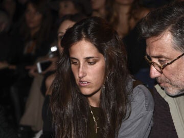 Emilio Arag&oacute;n, junto a su hija Ichi en un desfile