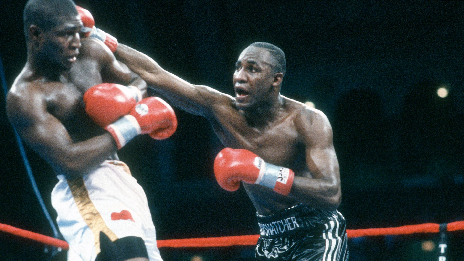 Mike McCallum, en un combate ante James Toney en 1992 Mike McCallum, en un combate ante James Toney en 1992