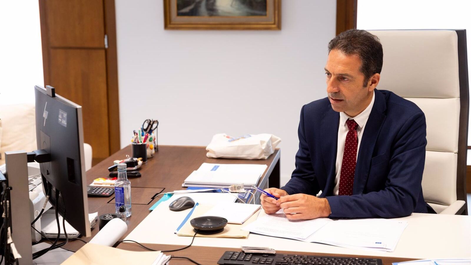 El exconselleiro Alfonso Villares, tras su dimisión: 