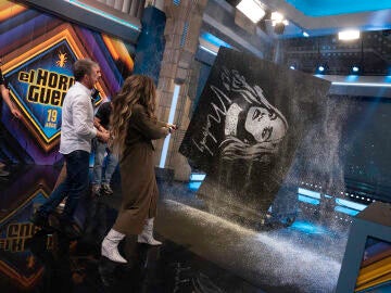"Estoy flipando": Marron sorprende a Melody con una espectacular obra de arte de purpurina