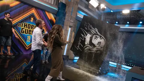 "Estoy flipando": Marron sorprende a Melody con una espectacular obra de arte de purpurina "Estoy flipando": Marron sorprende a Melody con una espectacular obra de arte de purpurina