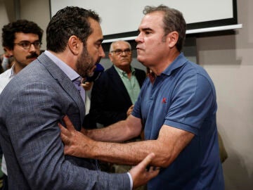 Dolset empuja a Aldama en medio de la tensión tras la comparecencia de Leire Díez