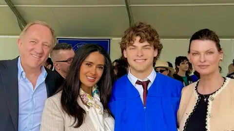 Salma Hayek en la graduación del hijo de su marido Francois-Henri Pinault con Linda Evangelista, Augustin Salma Hayek en la graduación del hijo de su marido Francois-Henri Pinault con Linda Evangelista, Augustin