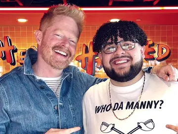 Jesse Tyler Ferguson y Rico Rodriguez de Modern Family Jesse Tyler Ferguson y Rico Rodriguez de Modern Family
