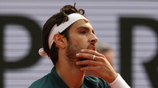 Lorenzo Musetti gesticula en su partido ante Tiafoe