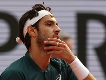 Lorenzo Musetti gesticula en su partido ante Tiafoe
