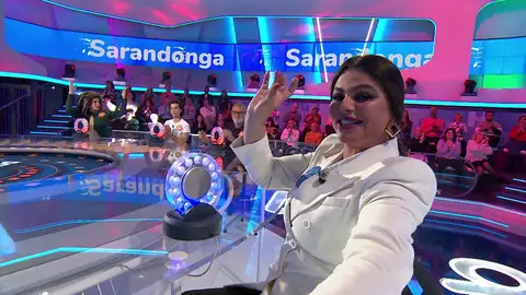 Marisa Jara se anima a bailar tras vencer en La Pista, instigada por Roberto Leal Marisa Jara se anima a bailar tras vencer en La Pista, instigada por Roberto Leal