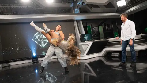 Melody enseña en El Hormiguero cómo hacer su famosa voltereta: "Rezábamos 20 padrenuestros" Melody enseña en El Hormiguero cómo hacer su famosa voltereta: "Rezábamos 20 padrenuestros"