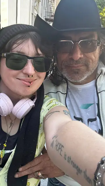 El actor Jonathan Joss y su marido Tristan Kern de Gonzales El actor Jonathan Joss y su marido Tristan Kern de Gonzales