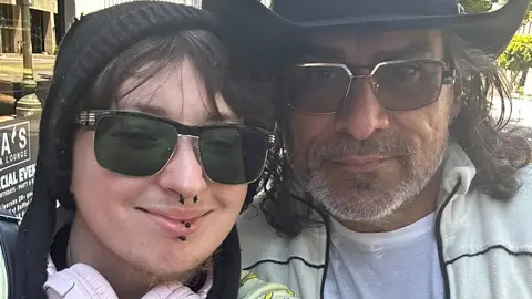 El actor Jonathan Joss y su marido Tristan Kern de Gonzales El actor Jonathan Joss y su marido Tristan Kern de Gonzales