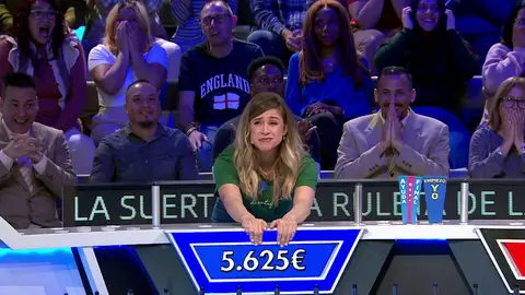 Bea cae en el Se lo doy con 5.625 euros en el marcador desatando los gritos de sus compañeros: “¡Por favor, Bea, te lo pido de rodillas!” Bea cae en el Se lo doy con 5.625 euros en el marcador desatando los gritos de sus compañeros: “¡Por favor, Bea, te lo pido de rodillas!”