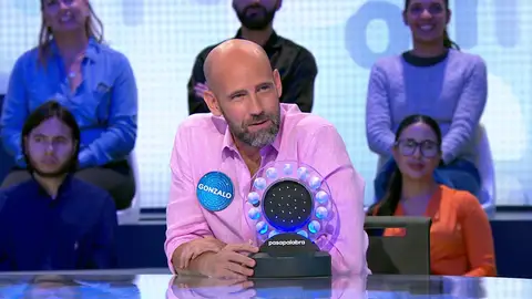 Gonzalo Miró tienta a Manu con ‘Una vaina loca’ tras un curioso despiste musical Gonzalo Miró tienta a Manu con ‘Una vaina loca’ tras un curioso despiste musical