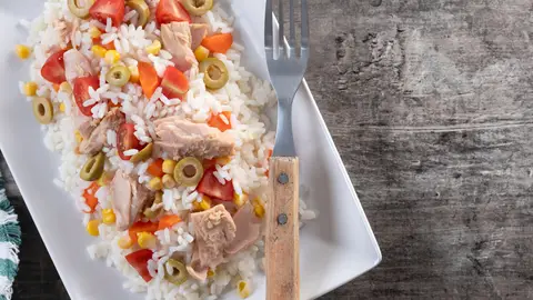 Ensalada de arroz y atún Ensalada de arroz y atún