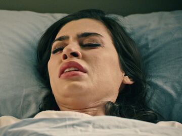 Mar&iacute;a descarga su odio contra Andr&eacute;s al notar que no puede mover las piernas