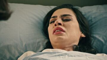 María descarga su odio contra Andrés al notar que no puede mover las piernas