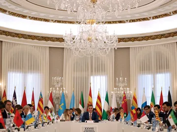 El presidente del Gobierno, Pedro Sánchez (c), al inicio de la XXVIII Conferencia de Presidentes El presidente del Gobierno, Pedro Sánchez (c), al inicio de la XXVIII Conferencia de Presidentes