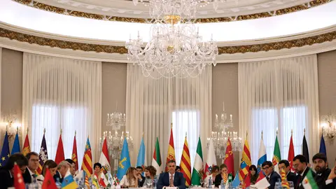 El presidente del Gobierno, Pedro Sánchez (c), al inicio de la XXVIII Conferencia de Presidentes El presidente del Gobierno, Pedro Sánchez (c), al inicio de la XXVIII Conferencia de Presidentes