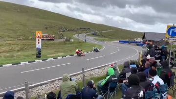 Dos competidores en el TT de la Isla de Man