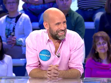 “Gonzalo miró, vio y triunfó”: Manu fascina a los invitados de Pasapalabra con su poema de despedida “Gonzalo miró, vio y triunfó”: Manu fascina a los invitados de Pasapalabra con su poema de despedida