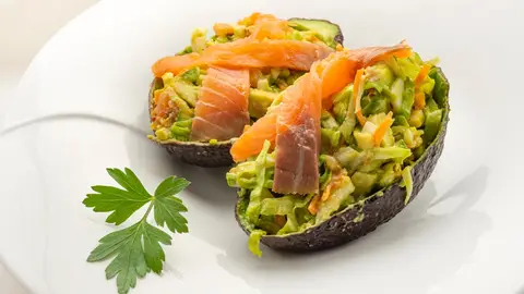 "Una receta para que la pueda hacer cualquiera": así de fácil es el aguacate relleno con salmón ahumado de Karlos Arguiñano "Una receta para que la pueda hacer cualquiera": así de fácil es el aguacate relleno con salmón ahumado de Karlos Arguiñano