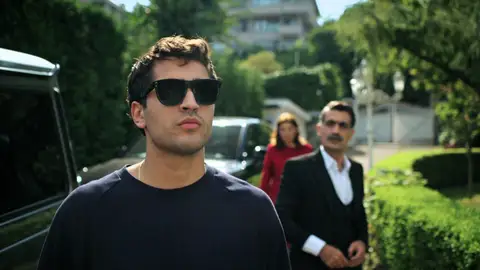 Ferit revoluciona la mansión este domingo: los Korhan, ante su mayor reto en Una nueva vida Ferit revoluciona la mansión este domingo: los Korhan, ante su mayor reto en Una nueva vida