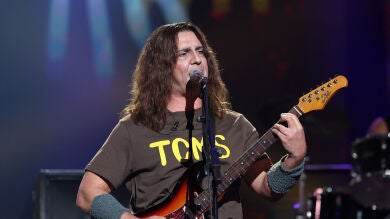 Rock en estado puro: Fran Perea regresa como invitado y se transforma en Extremoduro 