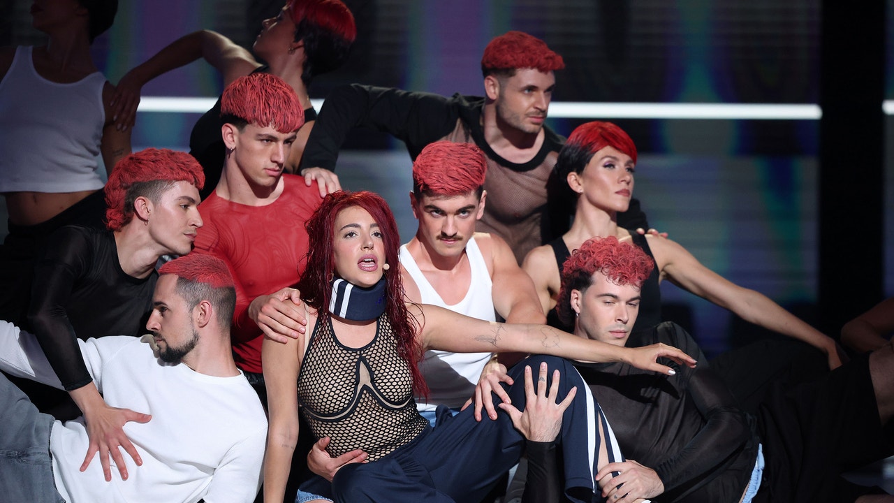 Ana Guerra actúa lesionada y se mete en la piel de Dua Lipa con ‘Houdini’ Ana Guerra actúa lesionada y se mete en la piel de Dua Lipa con ‘Houdini’