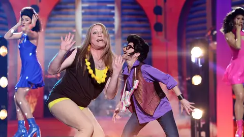 ¡Locura total! Goyo Jiménez y Sara Escudero desatan las risas con 'Baila el chiki chiki' de Tata Golosa y Rodolfo Chikilicuatre ¡Locura total! Goyo Jiménez y Sara Escudero desatan las risas con 'Baila el chiki chiki' de Tata Golosa y Rodolfo Chikilicuatre