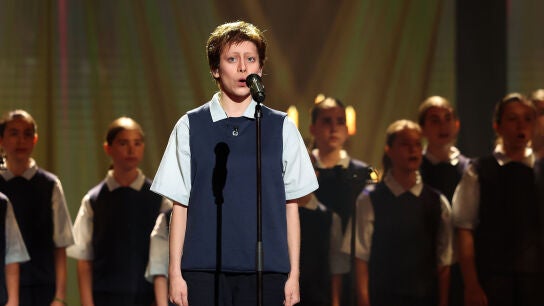 Melani emociona al jurado de Tu cara me suena con &lsquo;Caresse sur l&rsquo;oc&eacute;an&rsquo; de Los chicos del coro 