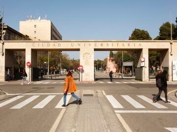 Un menor hospitalizado y otro detenido en una agresión con arma blanca en la Universidad de Zaragoza.