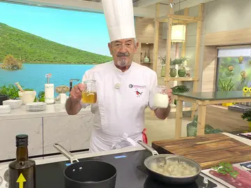 Salsa de queso azul, una delicia de tres ingredientes de Arguiñano: "Sirve para un montón de recetas" Salsa de queso azul, una delicia de tres ingredientes de Arguiñano: "Sirve para un montón de recetas"