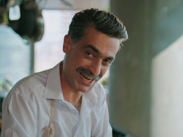 El gesto m&aacute;s humano de Kazım hasta ahora: cocina para Ferit y deja a todos en shock