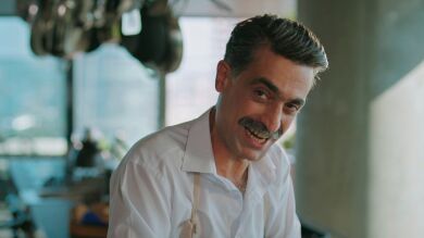 El gesto más humano de Kazım hasta ahora: cocina para Ferit y deja a todos en shock