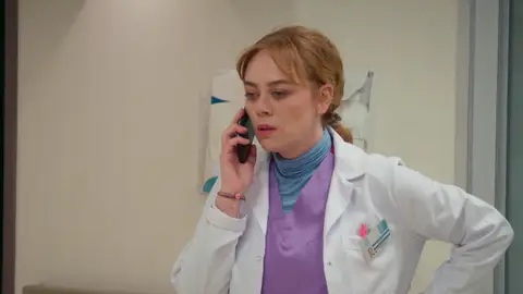Una reflexión sobre la soledad y una llamada que marca un antes y un después para Bahar y Evren Una reflexión sobre la soledad y una llamada que marca un antes y un después para Bahar y Evren