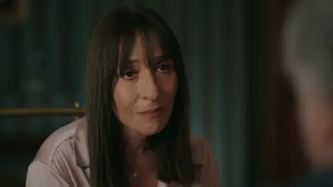 Nükhet intenta reconciliar a Halis y Korhan en Una nueva vida con una inesperada promesa Nükhet intenta reconciliar a Halis y Korhan en Una nueva vida con una inesperada promesa